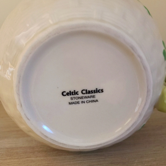 🍀Celtic Classics Stoneware Shamrock Clover with Basket Weave Design Teapot - Picture 12 of 14
